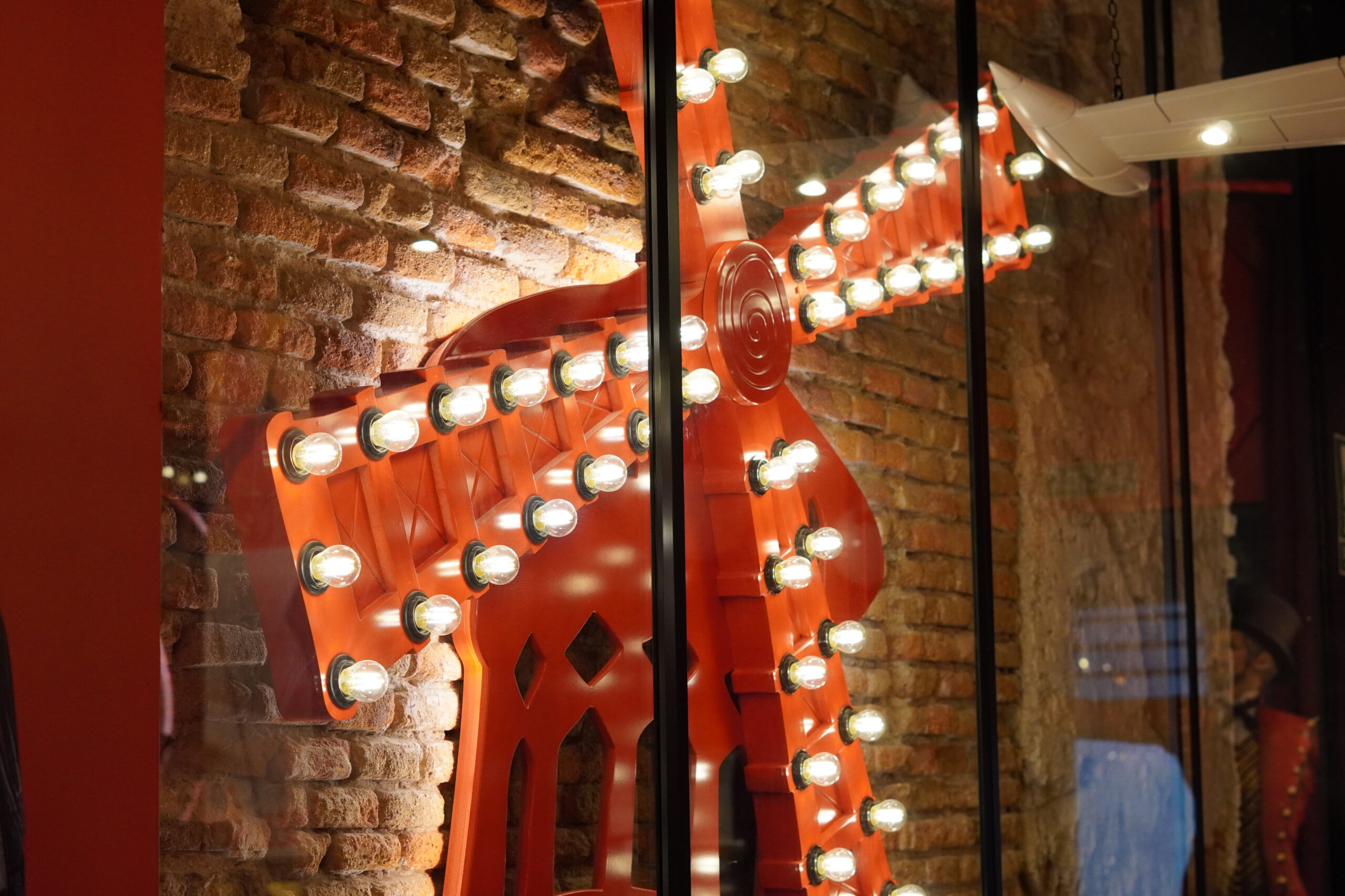 Header Nuestra Esencia. Artemisa Moulin Lounge Restaurante en Madrid